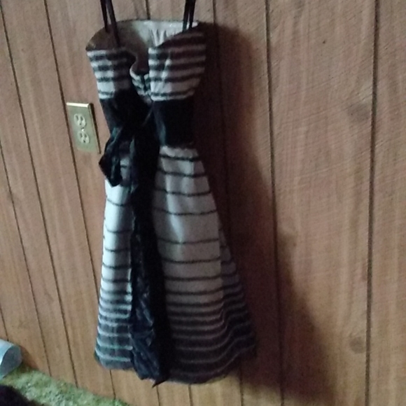 Dress - Picture 2 of 5